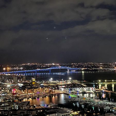 Top Floor Harbour View And Skytower View Apartment In Cbd Auckland Eksteriør billede