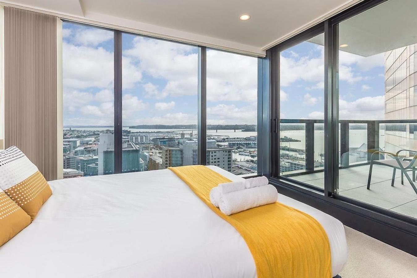 Top Floor Harbour View And Skytower View Apartment In Cbd Auckland Eksteriør billede