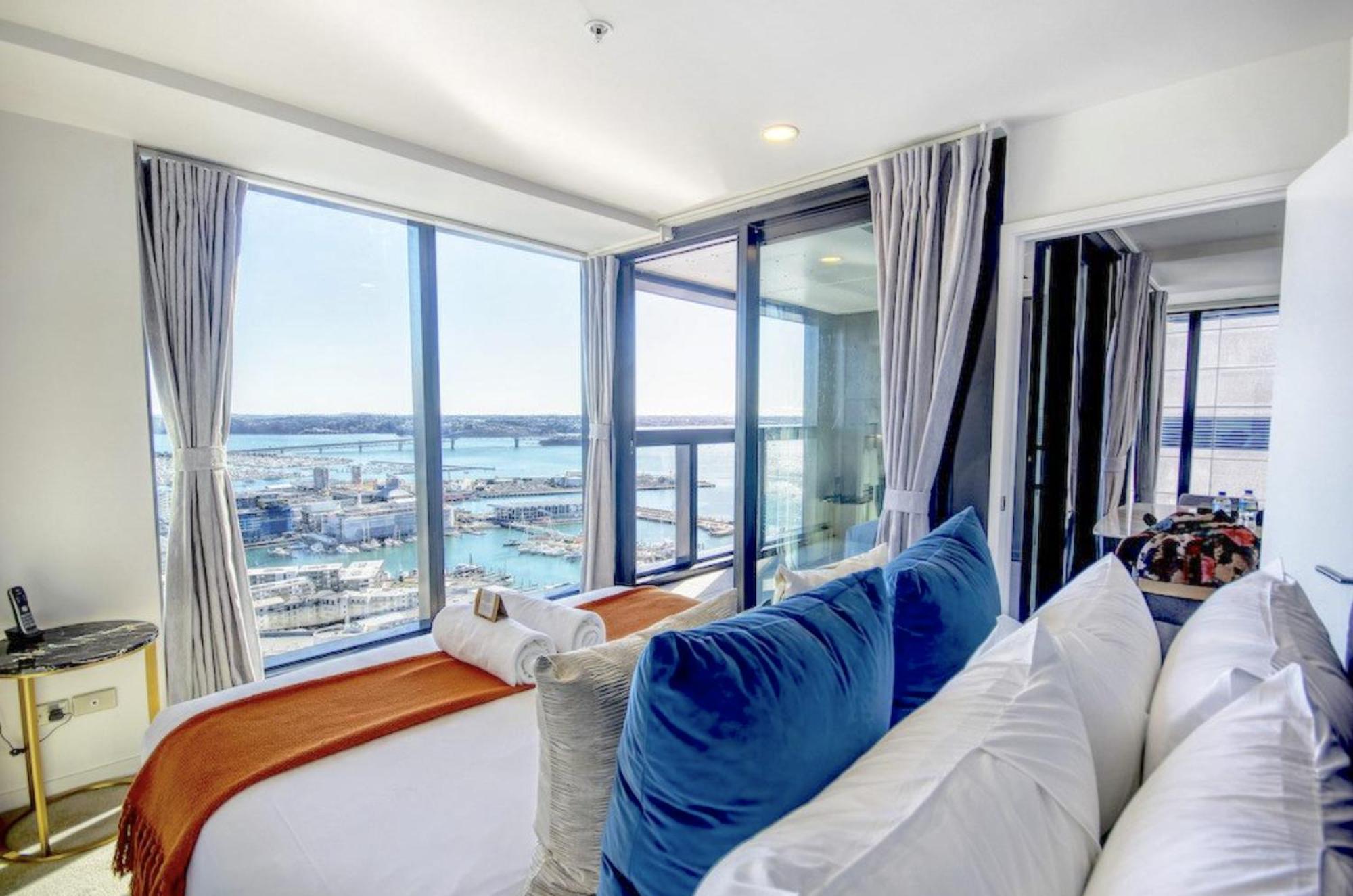 Top Floor Harbour View And Skytower View Apartment In Cbd Auckland Eksteriør billede